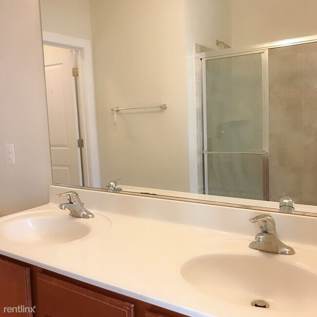 Foto del edificio - 3 br, 3 bath Townhome - 219 Decoverly Dr