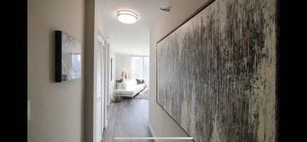 Building Photo - 40 E Delaware Pl