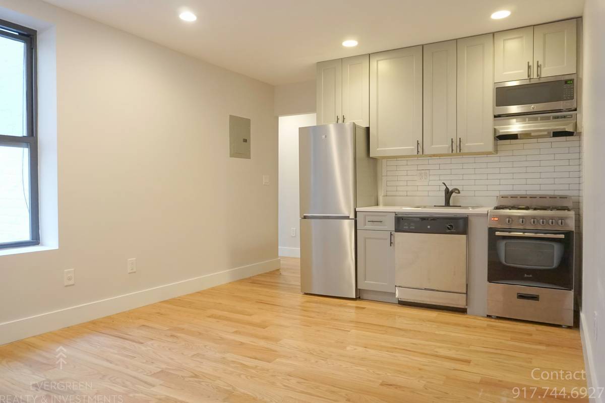 Primary Photo - 1708 Summerfield St