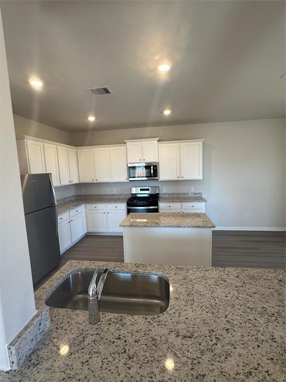 Building Photo - 15850 Berry Hl Dr