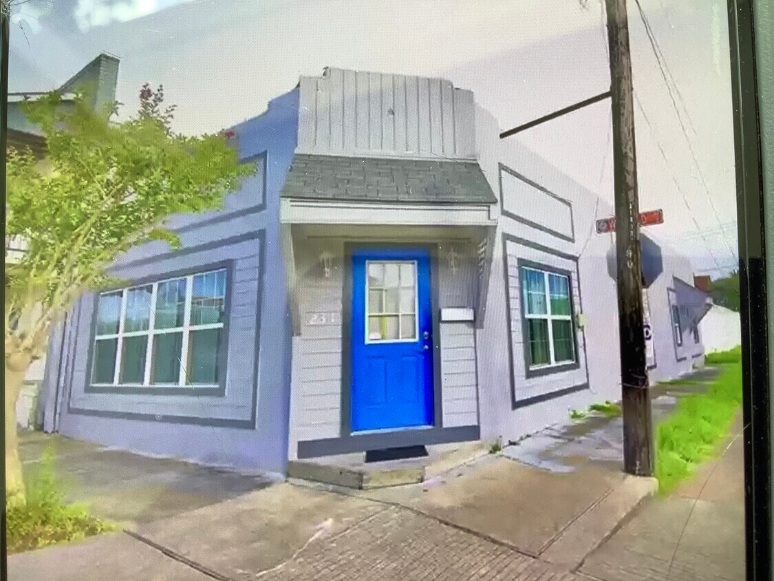 Building Photo - 231 W Broad St