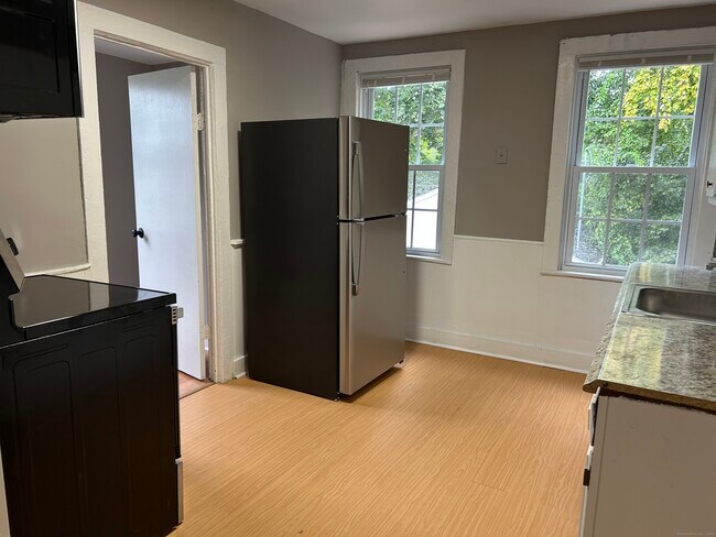 Foto del edificio - 92 Boswell Ave