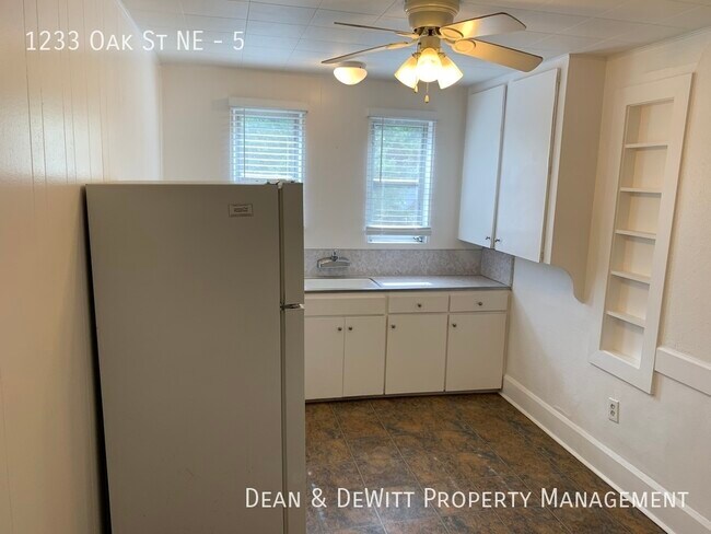 Foto del edificio - 1233 Oak St NE