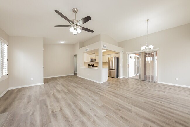 Foto del edificio - 8810 W Grovers Ave