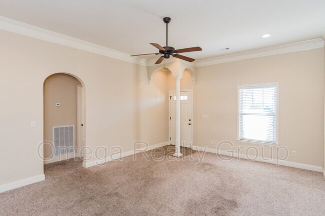 Building Photo - 15776 April Ln