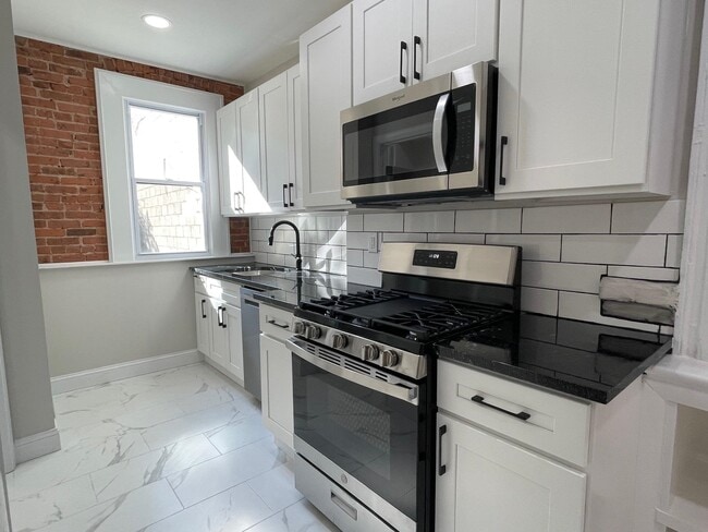 Building Photo - 357 8th St