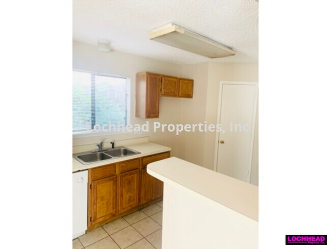 Foto del edificio - 1100 Old Barn Ln