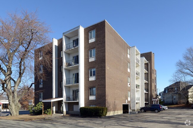 The Fenway Triangle Trilogy A Fully Furnished Boston Apartment Is Located 5 Minutes Walk From Fenway Pet Friendly Apartments Luxury Rentals Luxury Apartments