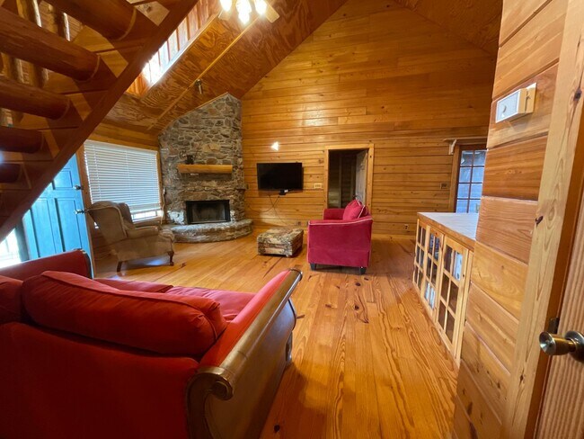 Building Photo - Gorgeous 2 Bedroom, 2 1/2 Bath Home in Sun...