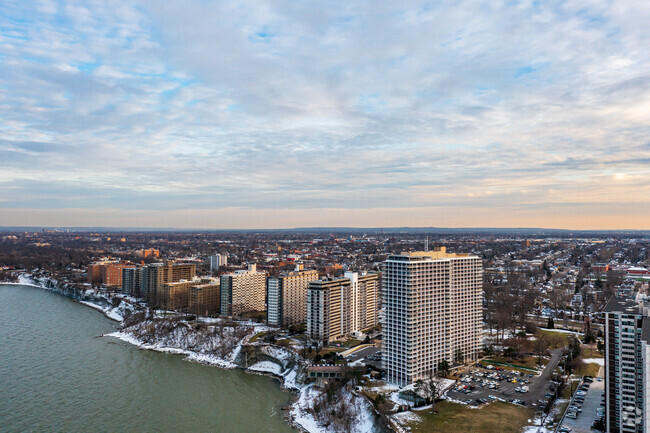 Building Photo - Winton Place