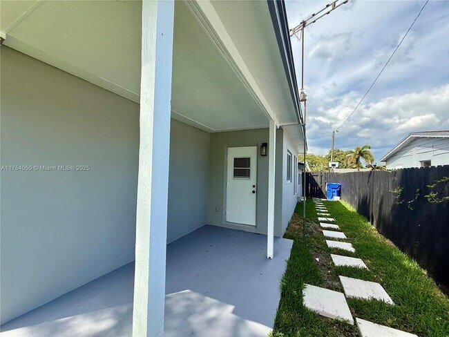 Foto del edificio - 7396 Cleveland St