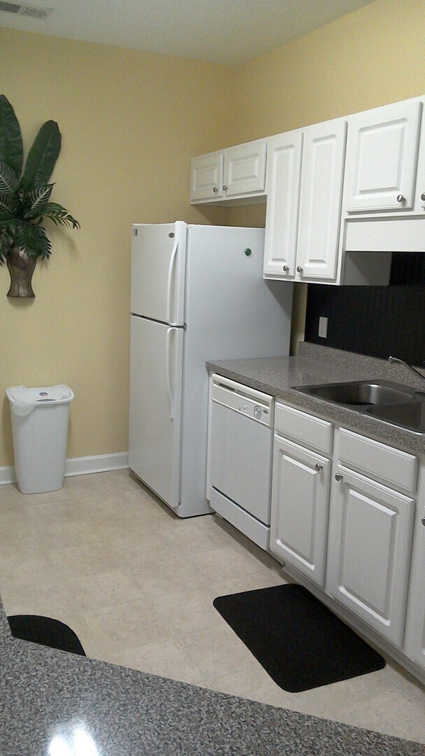 Foto del edificio - 3 bedroom/2 bath furnished condo