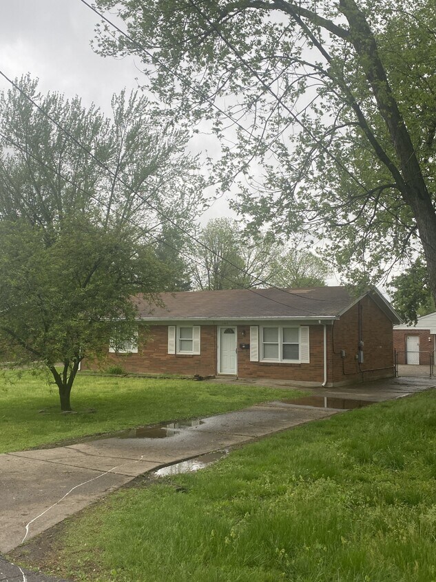 Primary Photo - 5207 Vassar Ave