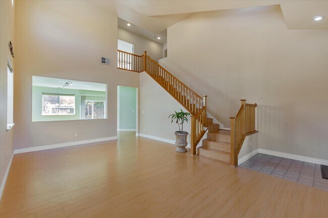 Building Photo - 133 Rocky Pointe Ct
