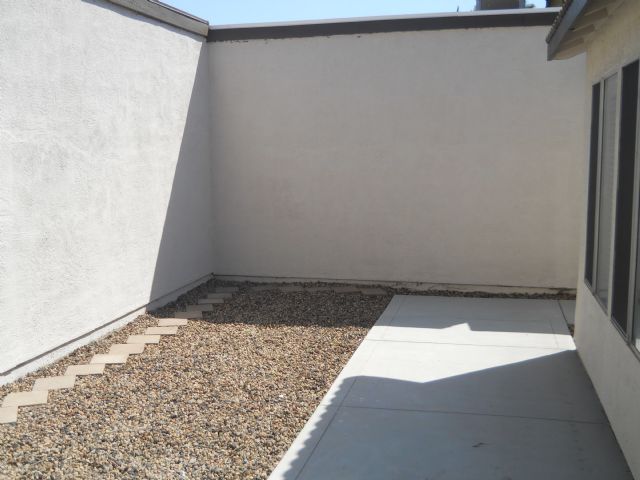 Building Photo - 540 Navarre Pl