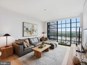 Building Photo - 45 Sutton Square SW