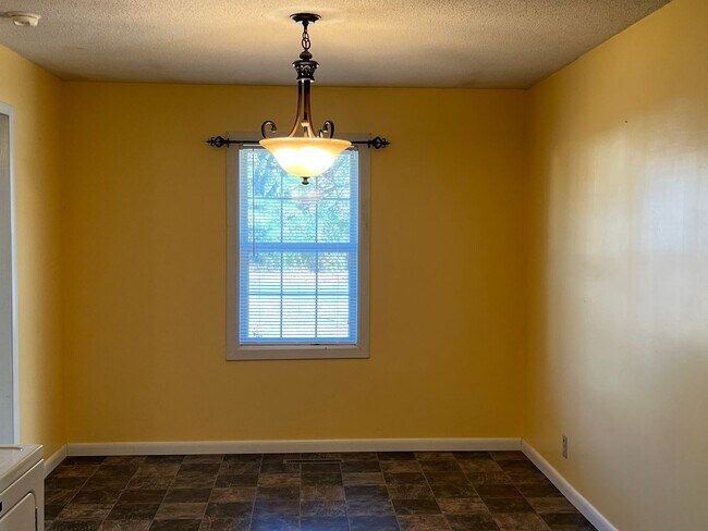 Building Photo - Beautiful Home in Tunnel Hill