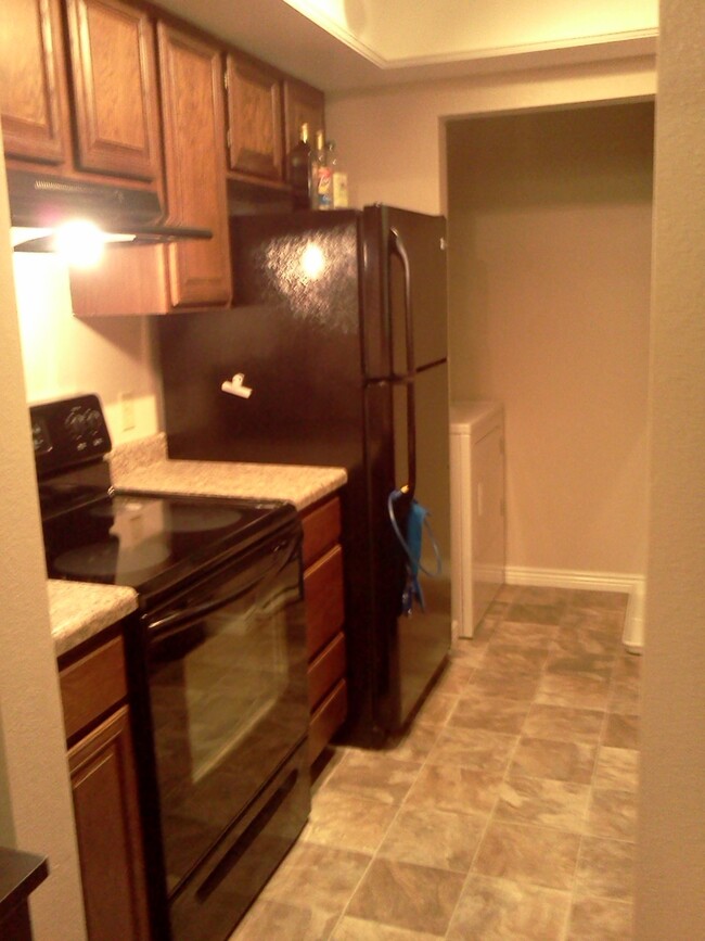 Building Photo - 6885 Countrywoods Cir