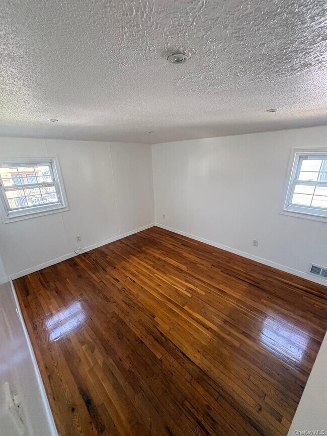 Foto del edificio - 140-23 161st St