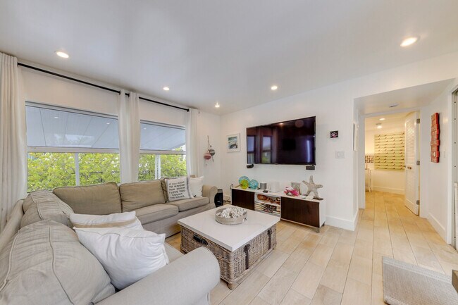 Foto del edificio - 398 Burton Dr