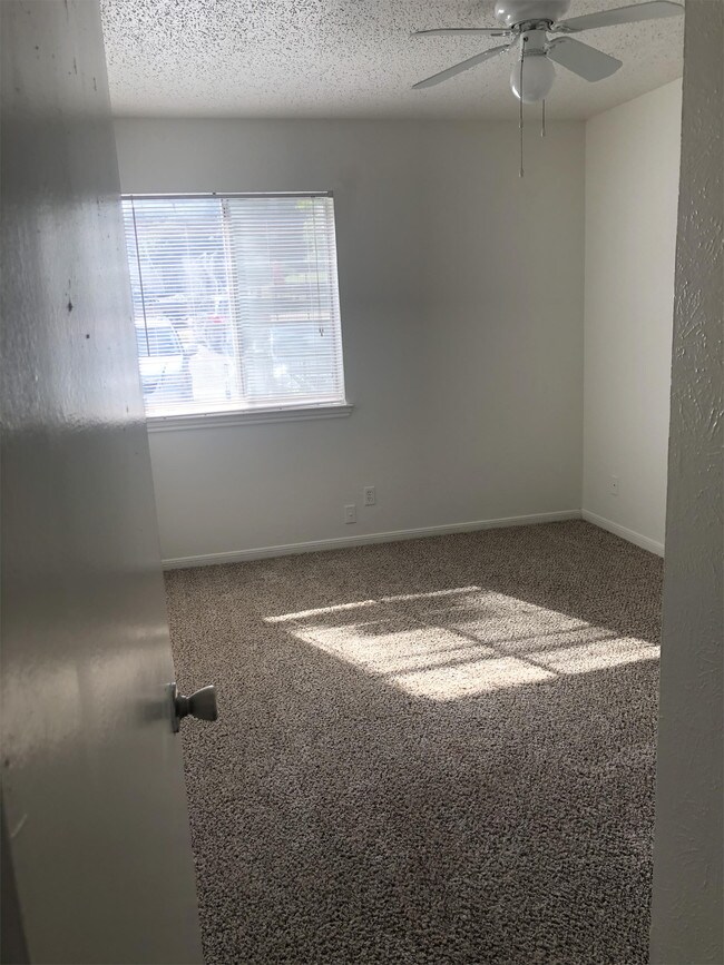 Foto del edificio - 226 Lake Meadows Dr
