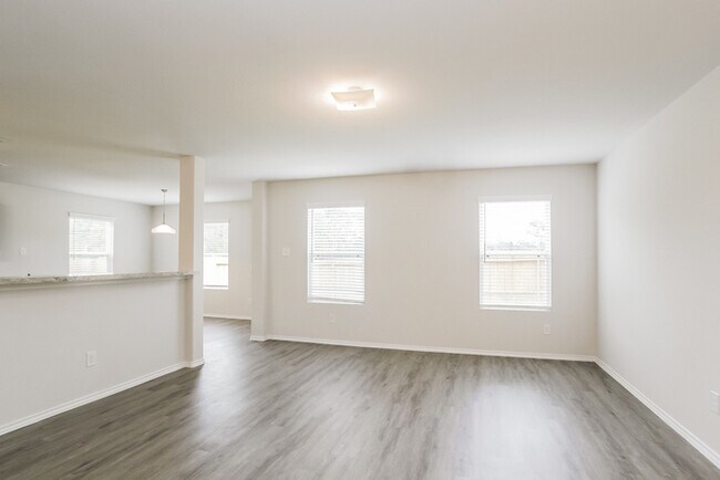 Foto del edificio - 321 Shelby Meadow Dr