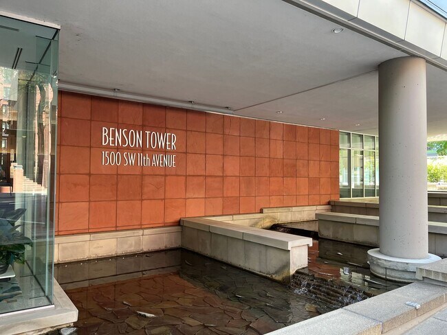 Foto del edificio - Benson Tower Condo in the Heart of Downtow...