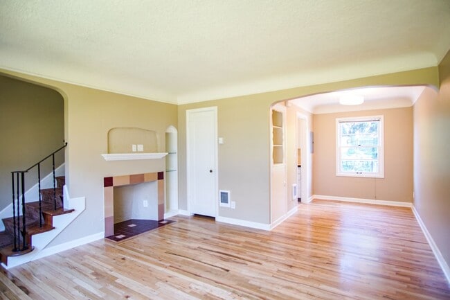 Building Photo - In the Heart of NW-Mid-Century 2Bdr Lives ...
