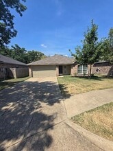 Building Photo - 1359 Cleardale Dr