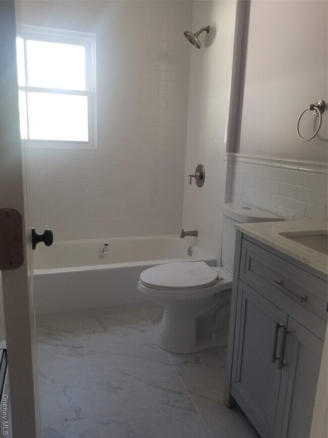 Foto del edificio - 456 Lincoln Blvd