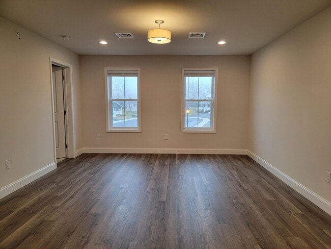 Building Photo - 186 Millard Dr