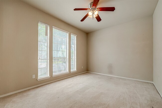 Foto del edificio - 16010 Juniper Shores Dr