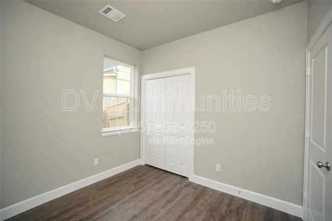 Building Photo - Move-In Ready 3BR/2BA in Rosenberg — Granite Kitchen, Stainless Appliances & Fenced Yard