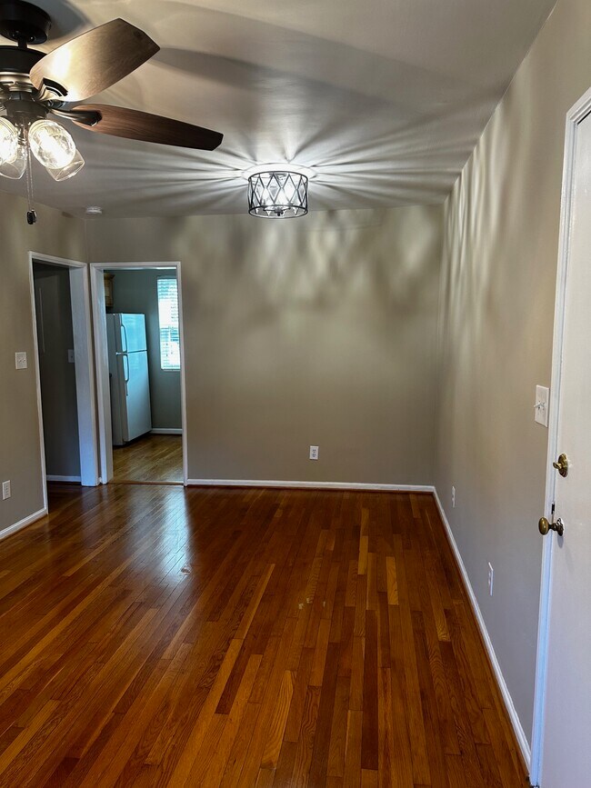 Dining Area - 100 Lewis Dr