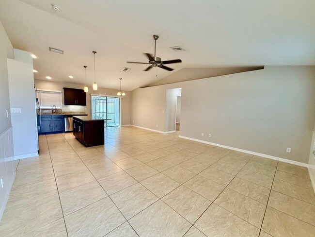 Foto del edificio - Move-In Ready 3BR Home in SW Cape Coral with Fenced Yar+Screened Lanai+Lawn Care Included+Pet Fri...