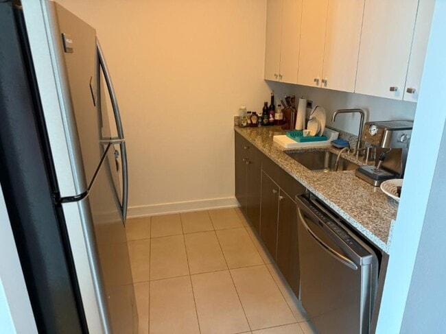 Building Photo - 0 bedroom in LONG ISLAND CITY NY 11101