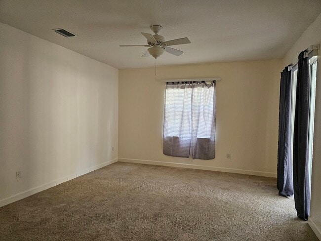 Building Photo - 10 Fringetree Ct