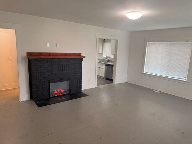 Foto del edificio - Updated 3-Bedroom Home with Fenced Yard – Tacoma