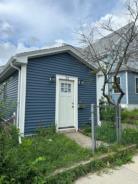 Primary Photo - 52 Hunt St