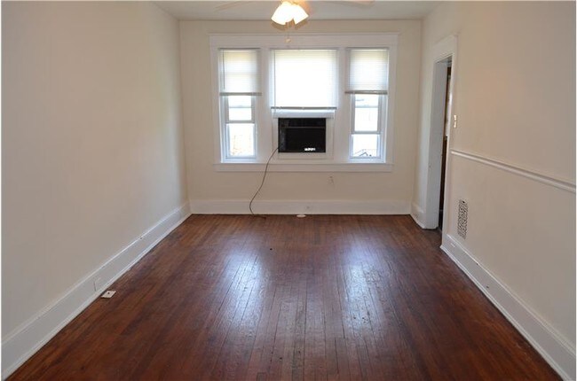 Building Photo - 1033 Elsinore Pl