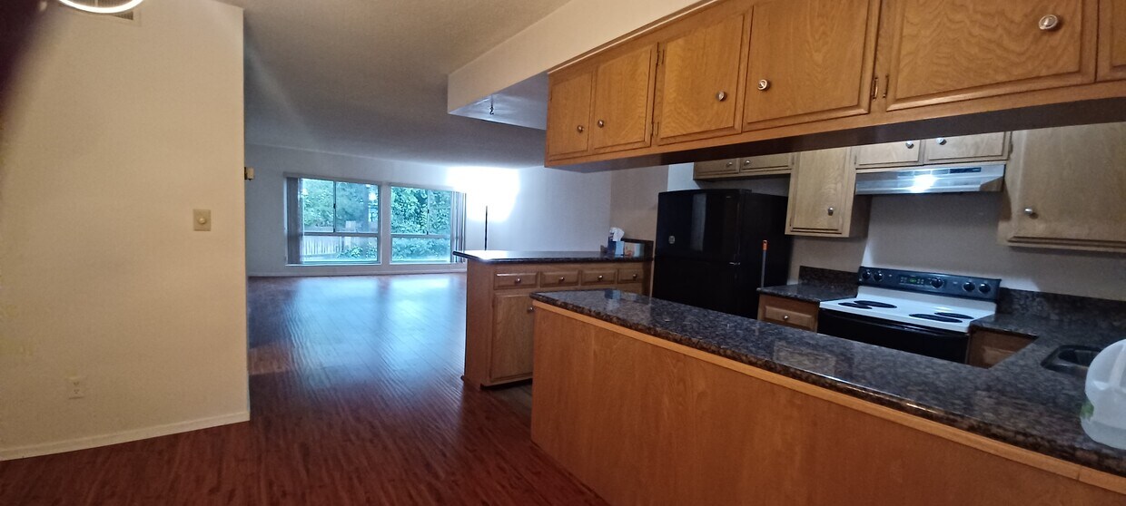 Primary Photo - 1015 N Michillinda Ave