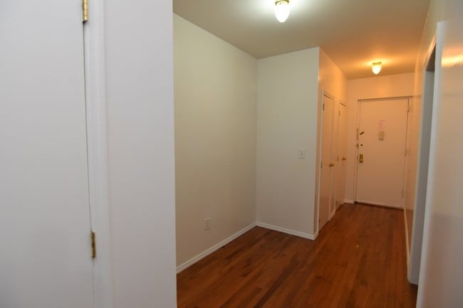 Building Photo - 975 Walton Ave