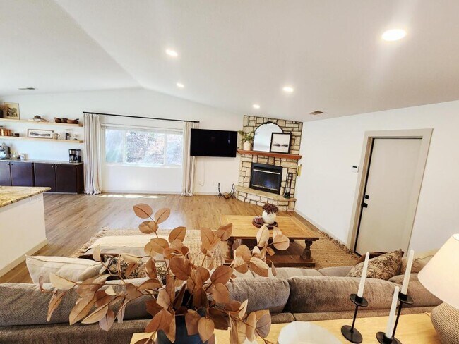Building Photo - 479 Merida Dr