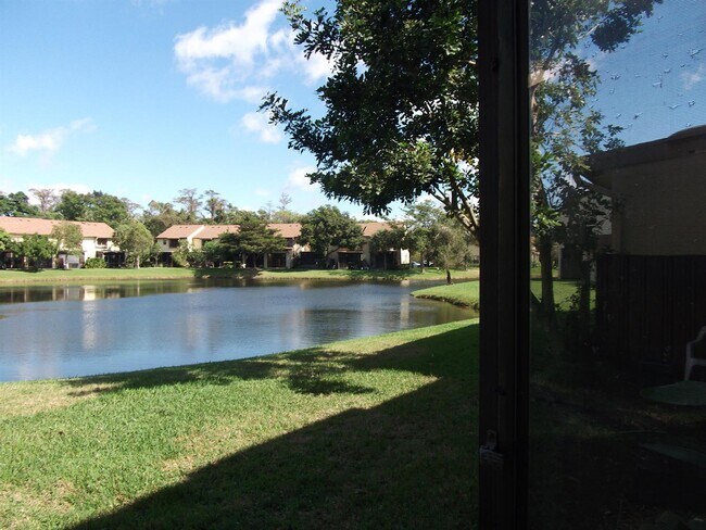 Foto del edificio - 3966 Cocoplum Cir
