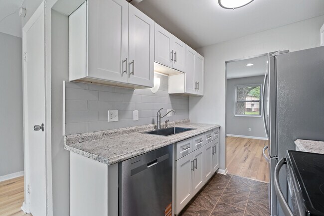 Foto del edificio - 3027-3029 Rotunda Ct S