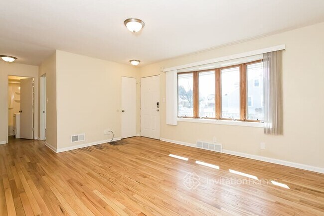 Building Photo - 751 Hutchins St
