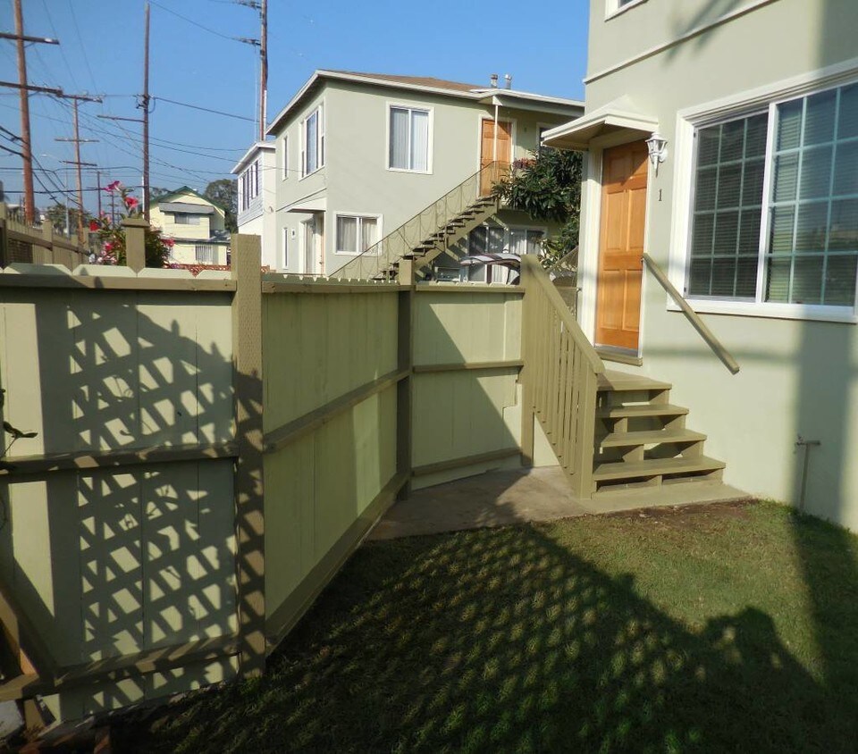Yard - 536 N Van Ness Ave