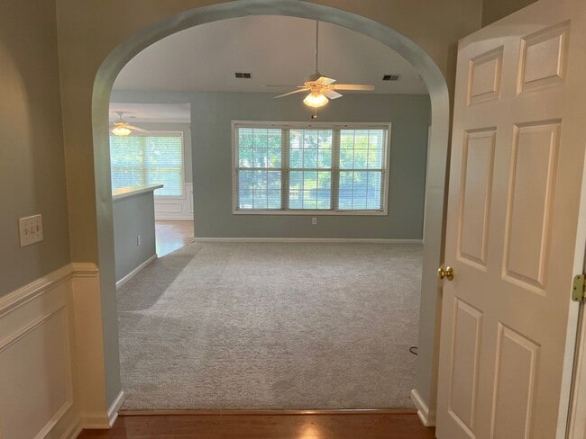 Building Photo - Beautiful Lake Side Location! Lake Linden ...