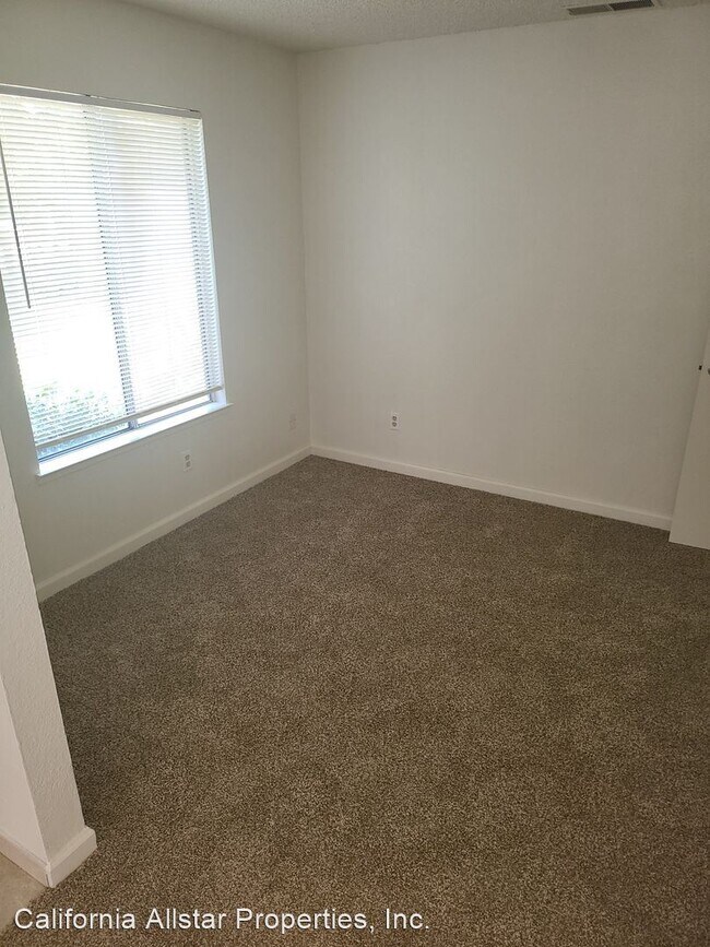 Building Photo - 3 br, 2 bath House - 532 Mary Todd Lane