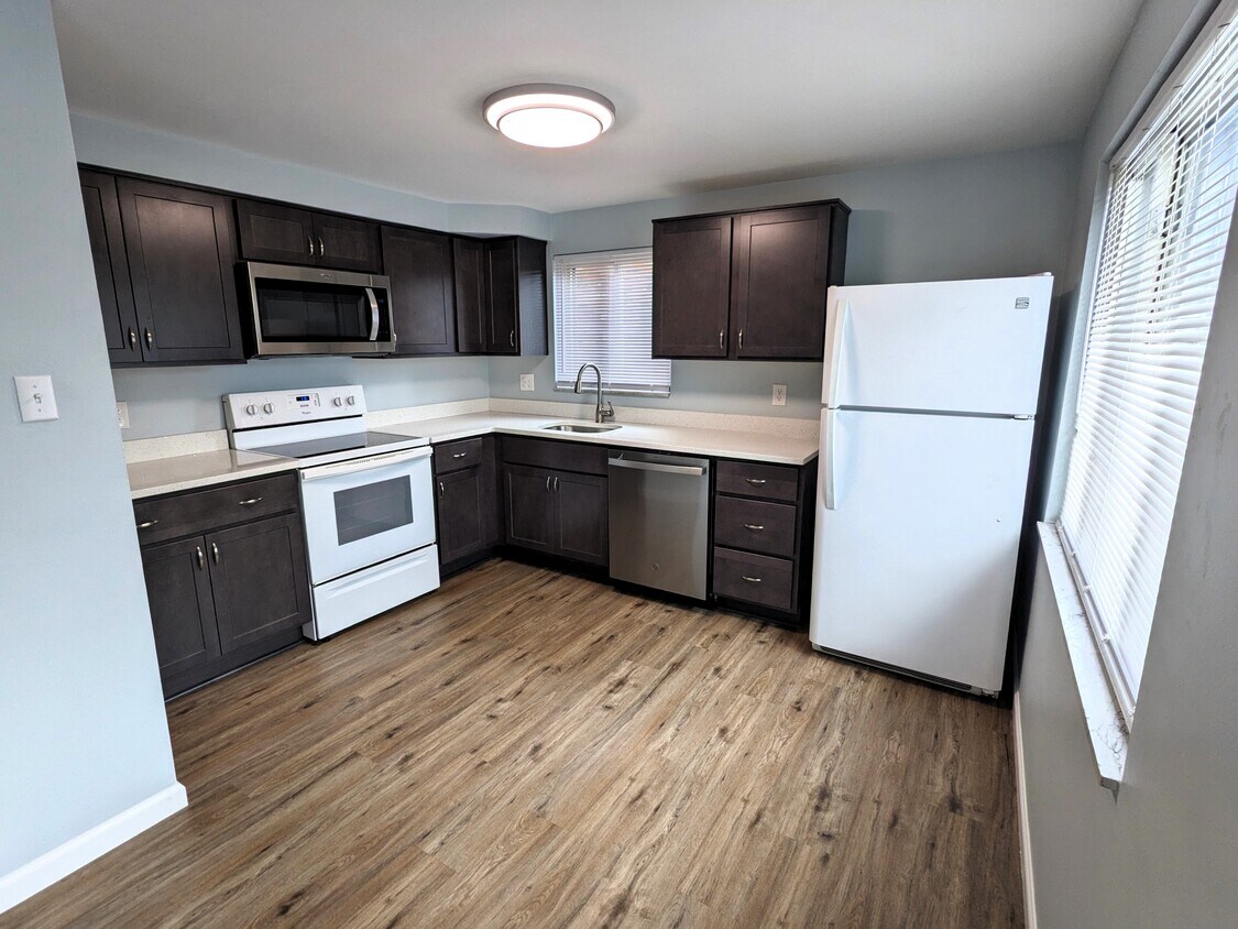 Kitchen - 164 Pointview Rd
